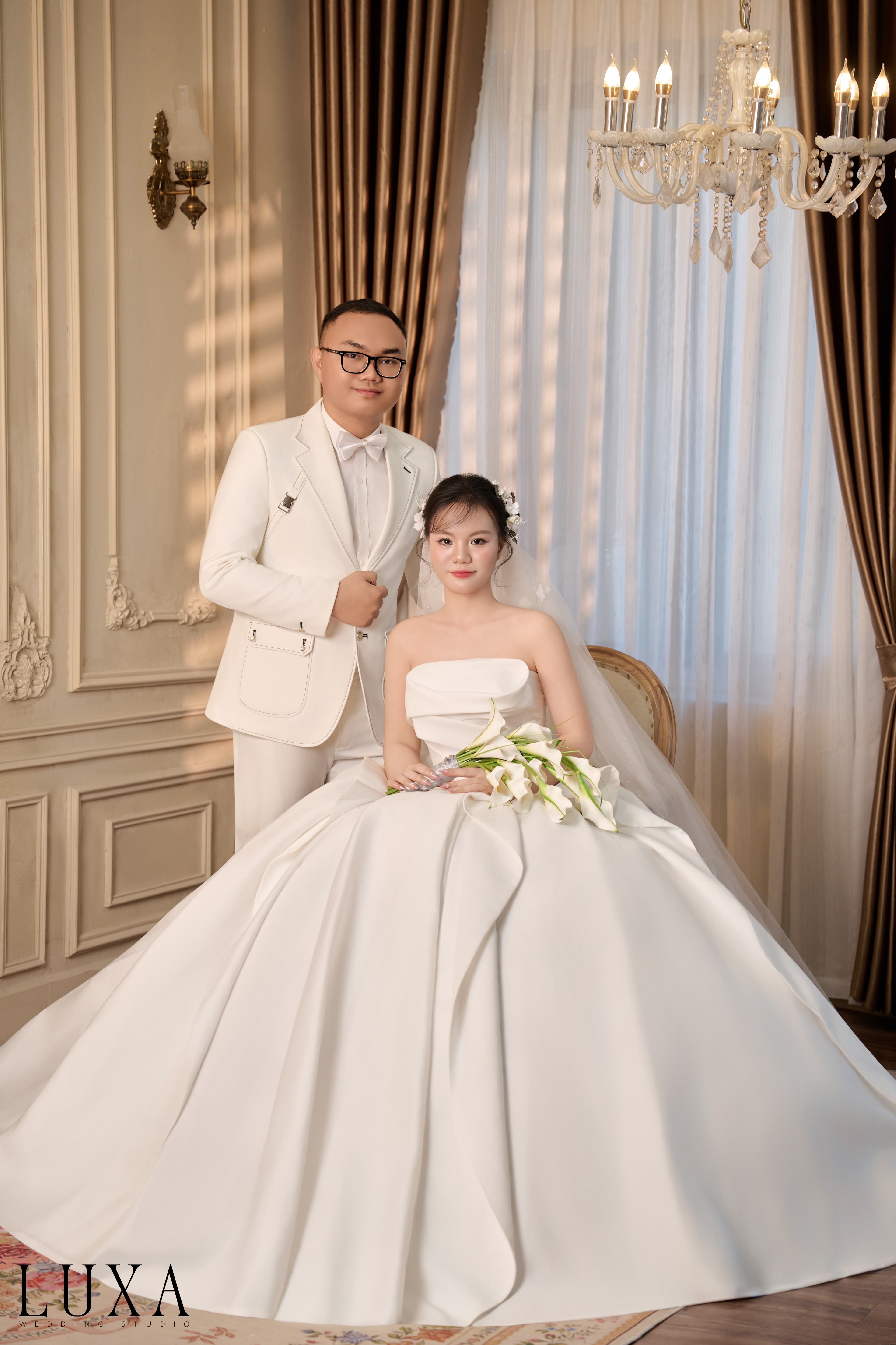Ảnh cưới toàn thân lung linh của Em và Anh trong váy áo trắng!
